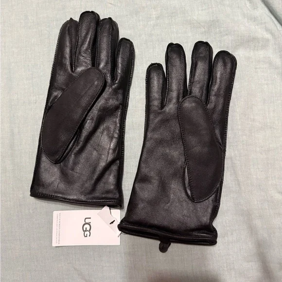 UGG Men’s Black Leather Perforated Dress Gloves - Picture 3 of 3